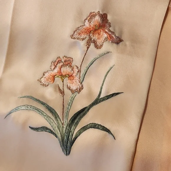 NWT Merri Darno Hand Embroidered Silk Scarf - Picture 2 of 8